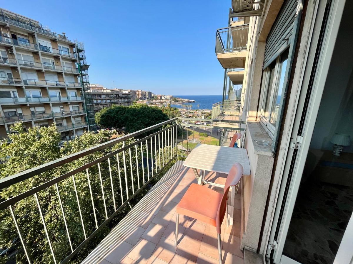 Sea View Holiday Apartment Катанія Екстер'єр фото